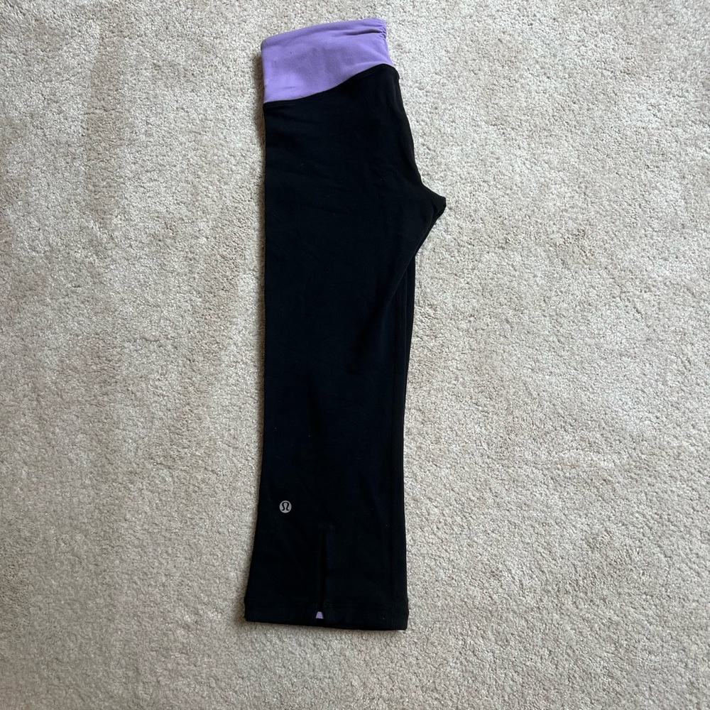 EUC Lululemon Cropped Leggings Size 2